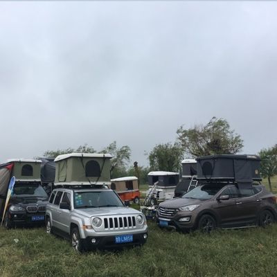 灰色車屋根 トップテント 車両用 4人用 キャンピング エリア 2.4平方メートル